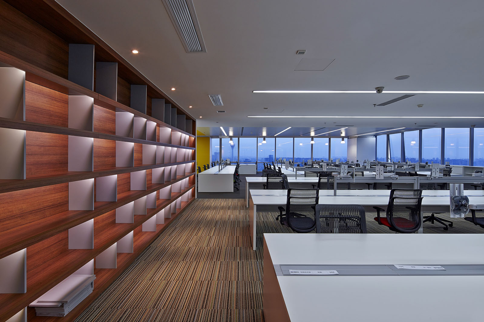 現(xiàn)代科技風(fēng)辦公室裝修設(shè)計效果圖-第6張圖片-上海古都建筑設(shè)計集團(tuán) 現(xiàn)代科技風(fēng)辦公室裝修設(shè)計效果圖-第6張圖片-上海古都建筑設(shè)計集團(tuán)