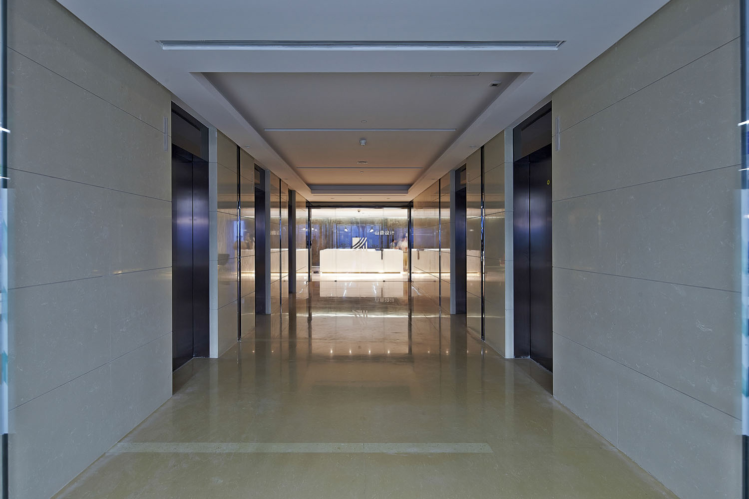 現(xiàn)代科技風(fēng)辦公室裝修設(shè)計效果圖-第12張圖片-上海古都建筑設(shè)計集團(tuán) 現(xiàn)代科技風(fēng)辦公室裝修設(shè)計效果圖-第12張圖片-上海古都建筑設(shè)計集團(tuán)