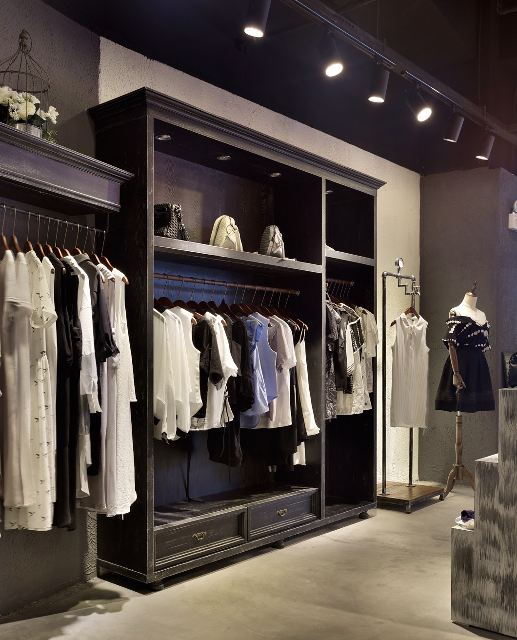 loft風格女裝店裝修設(shè)計-第6張圖片-上海古都建筑設(shè)計集團 loft風格女裝店裝修設(shè)計-第6張圖片-上海古都建筑設(shè)計集團