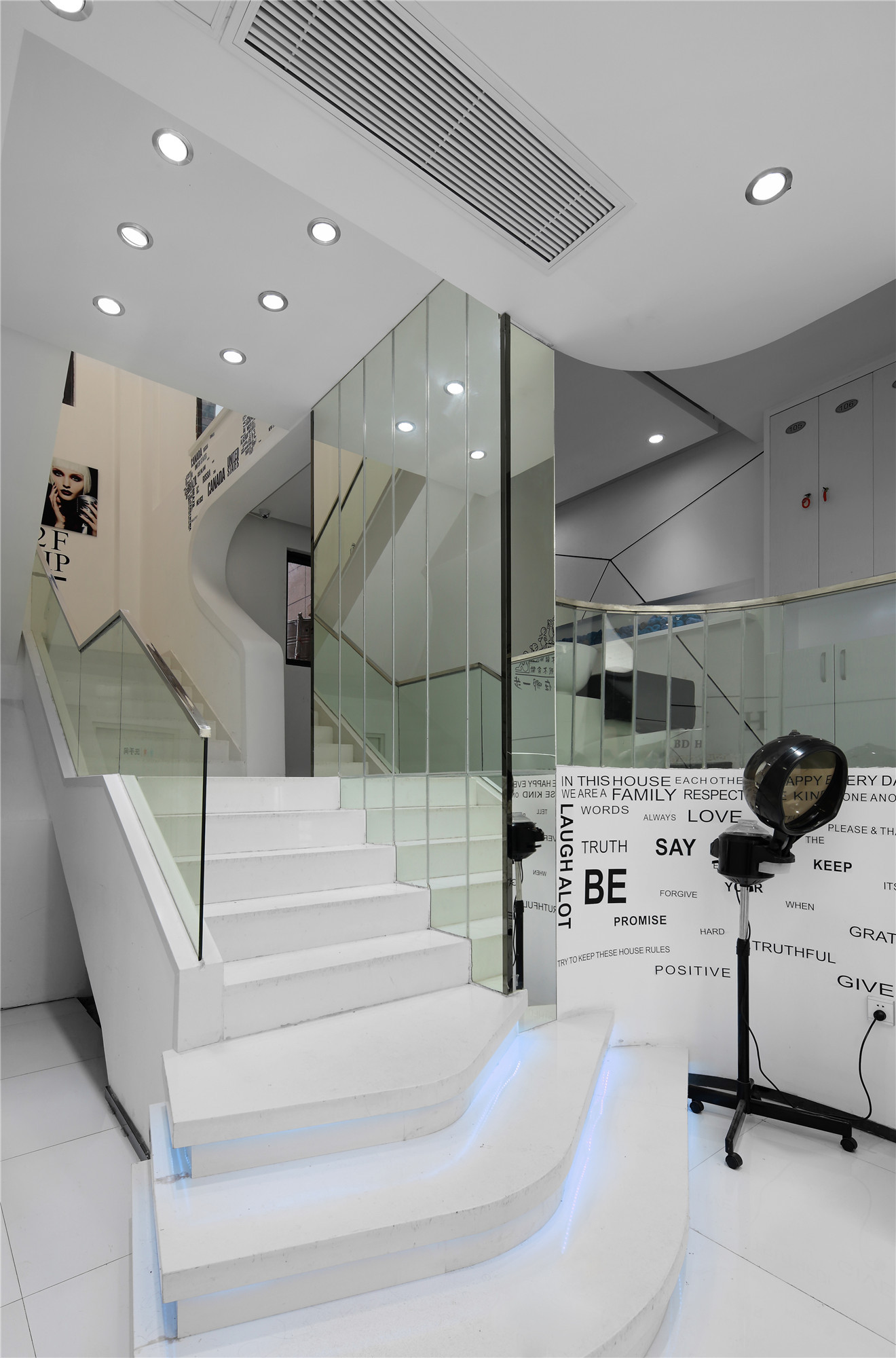 簡約理發(fā)店裝修設(shè)計效果圖-第3張圖片-上海古都建筑設(shè)計集團 簡約理發(fā)店裝修設(shè)計效果圖-第3張圖片-上海古都建筑設(shè)計集團