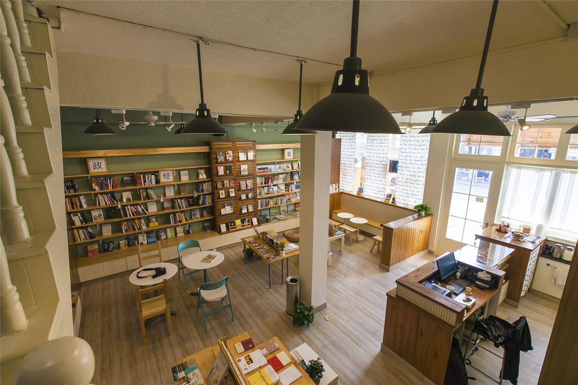 小型簡(jiǎn)約書店裝修設(shè)計(jì)-第4張圖片-上海古都建筑設(shè)計(jì)集團(tuán) 小型簡(jiǎn)約書店裝修設(shè)計(jì)-第4張圖片-上海古都建筑設(shè)計(jì)集團(tuán)