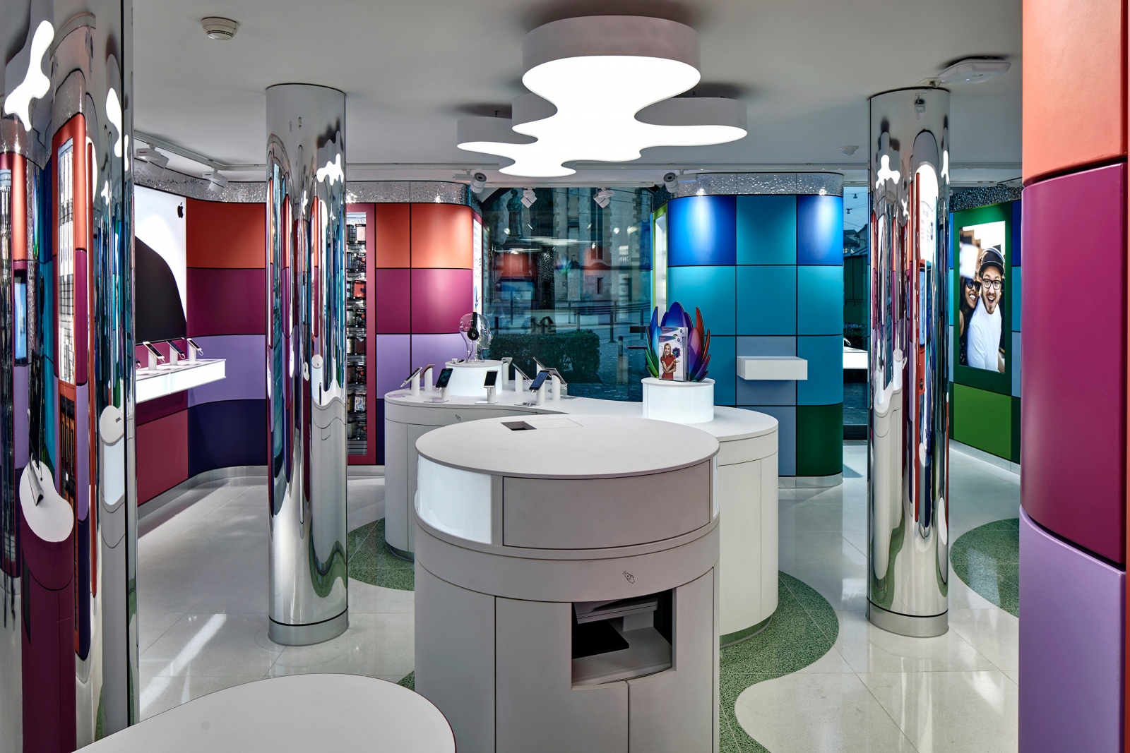 高檔創(chuàng)意手機店裝修設計-第5張圖片-上海古都建筑設計集團 高檔創(chuàng)意手機店裝修設計-第5張圖片-上海古都建筑設計集團