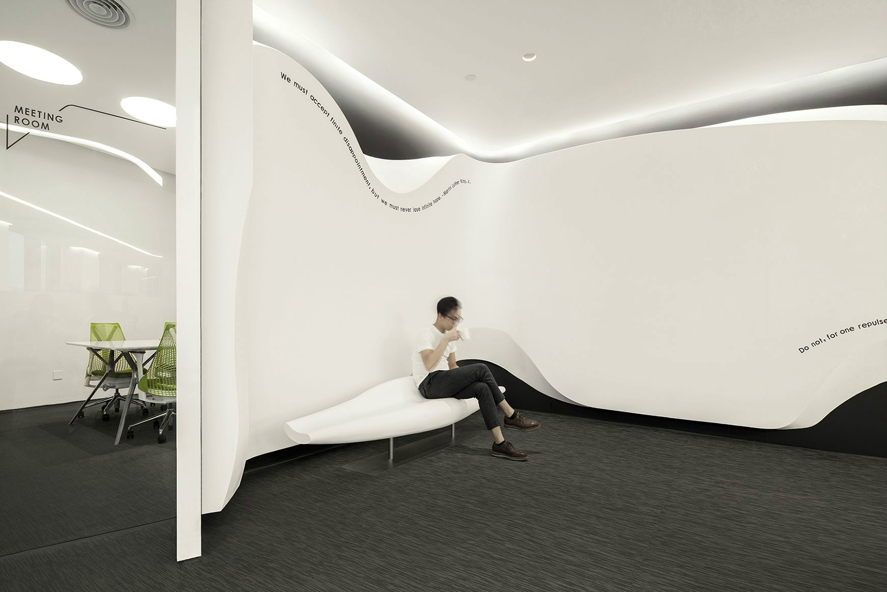 純白科技風(fēng)格辦公室裝修設(shè)計-第4張圖片-上海古都建筑設(shè)計集團